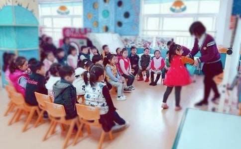 幼儿园教师教育随笔实用